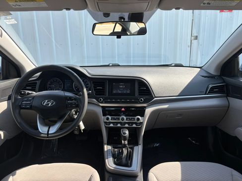 Used 2020 Hyundai Elantra SE FWD image 18