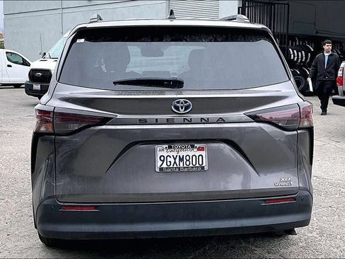Used 2023 Toyota Sienna XLE w/ XLE Plus Package FWD image 5