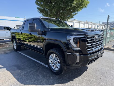 Used 2024 GMC Sierra 3500 AT4 w/ AT4 Premium Plus Package AWD/4WD image 2