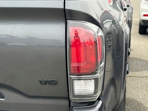 Used 2022 Toyota Tacoma Limited image 17