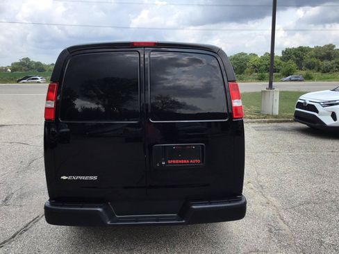 Used 2021 Chevrolet Express 2500 w/ Driver Convenience Package RWD image 7