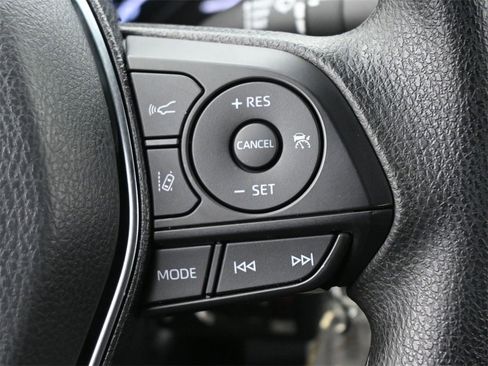 Used 2020 Toyota Camry LE image 7