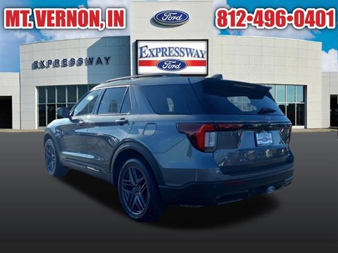 Used 2025 Ford Explorer ST-Line w/ ST-Line Street Pack AWD/4WD image 9