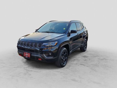 Used 2023 Jeep Compass Trailhawk w/ Trailhawk Elite Group image 4