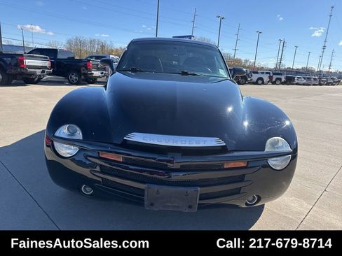 Used 2005 Chevrolet SSR w/ Preferred Equipment Group image 29