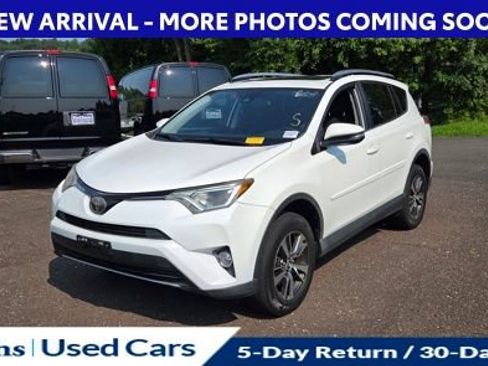 Used 2018 Toyota RAV4 XLE AWD/4WD image 3