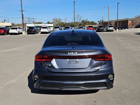 Used 2022 Kia Forte FE image 4