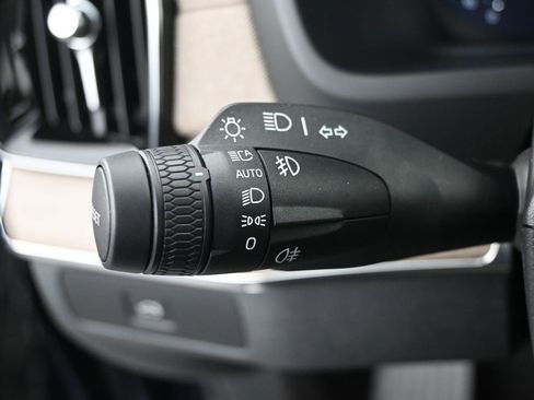 New 2026 Volvo XC90 B6 Plus w/ Protection Package Premier AWD/4WD image 17