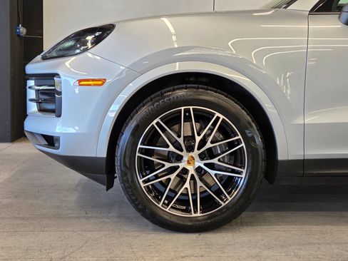 Certified 2024 Porsche Cayenne AWD/4WD image 9