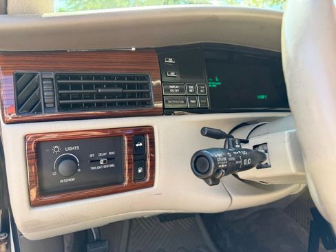 Used 1995 Cadillac De Ville Concours FWD image 11