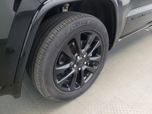 Used 2022 Jeep Grand Cherokee Laredo X AWD/4WD image 31