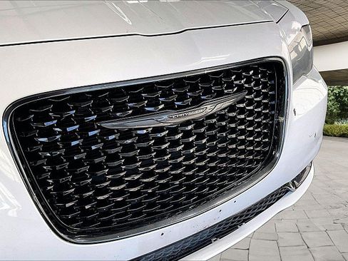 Used 2021 Chrysler 300 Touring w/ Sport Appearance Package RWD image 23