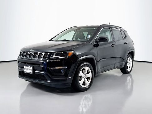 Used 2017 Jeep Compass Latitude FWD image 1
