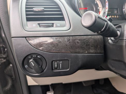 Used 2018 Dodge Grand Caravan SE w/ UConnect Hands-Free Group FWD image 14