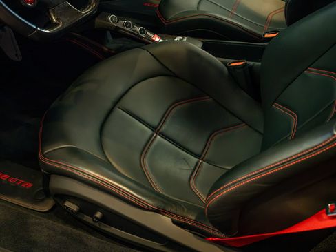 Used 2019 Ferrari 488 GTB RWD image 12