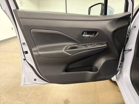 Used 2025 Nissan Versa SV w/ Trunk Package FWD image 20