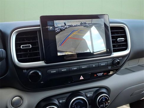 New 2025 Hyundai Venue SEL image 18