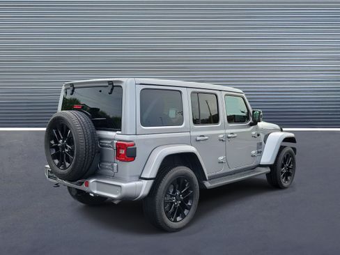Used 2021 Jeep Wrangler Unlimited Sahara AWD/4WD image 3