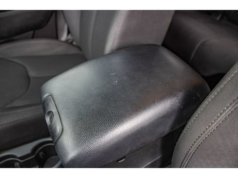 Used 2018 Jeep Wrangler Unlimited Sport S AWD/4WD image 30