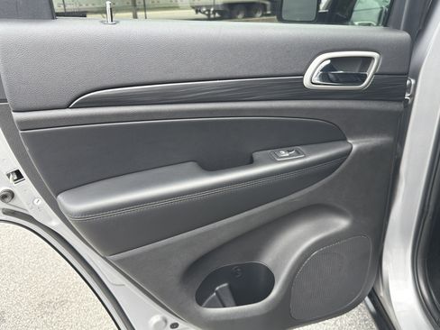 Used 2020 Jeep Grand Cherokee Laredo RWD image 26