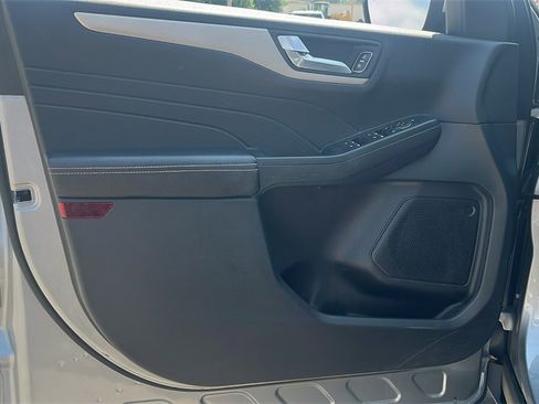 Used 2021 Ford Escape SE image 11