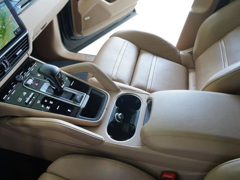 Used 2020 Porsche Cayenne image 20