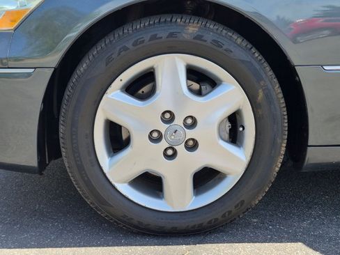 Used 2004 Lexus LS 430 RWD image 24