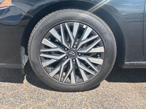 Used 2025 Nissan Altima 2.5 SV FWD image 28