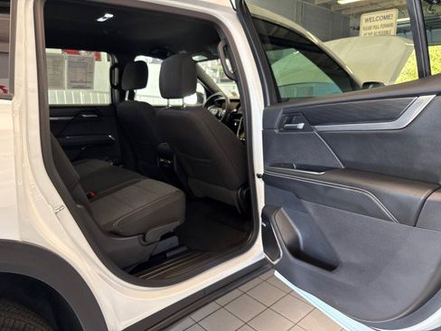 Used 2025 GMC Acadia Elevation image 26