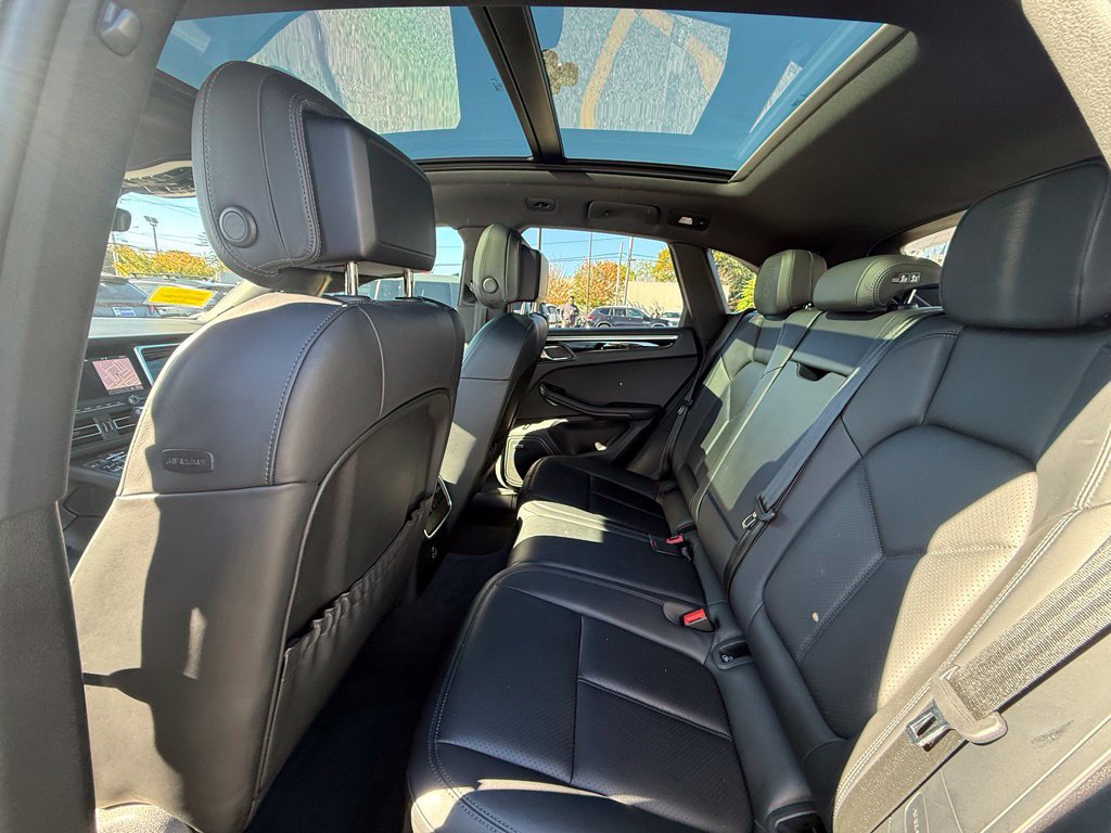 Used 2021 Porsche Macan AWD/4WD image 19