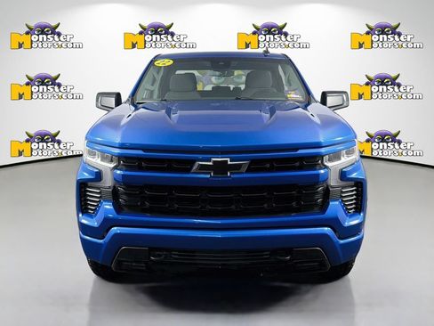 Used 2022 Chevrolet Silverado 1500 RST AWD/4WD image 2