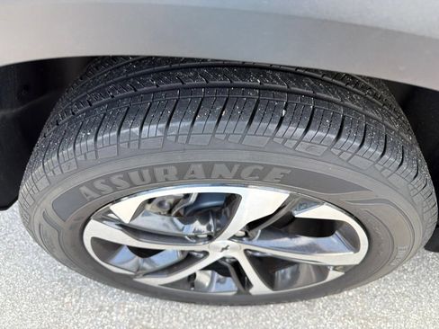Used 2024 Chevrolet Trax RS w/ Sunroof Package FWD image 6
