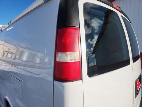 Used 2014 Chevrolet Express 2500 image 24
