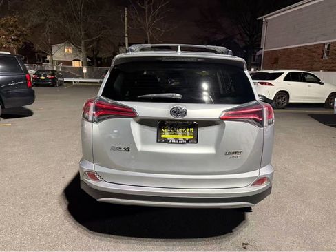 Used 2018 Toyota RAV4 Limited image 6