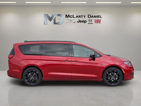 New 2026 Chrysler Pacifica Select w/ S Appearance Package FWD image 6