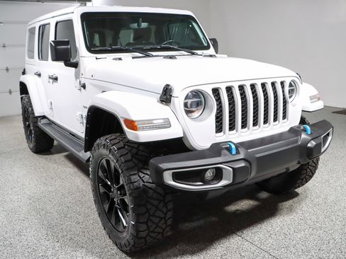 Used 2022 Jeep Wrangler Unlimited Sahara AWD/4WD image 6