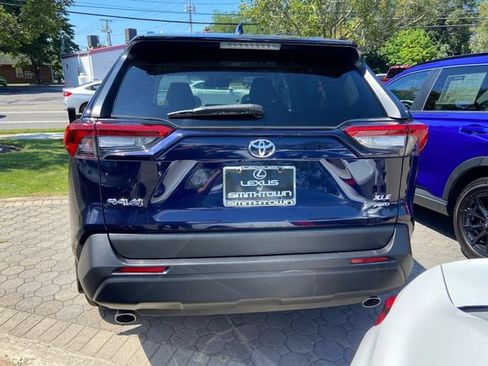 Used 2019 Toyota RAV4 XLE Premium w/ Cold Weather Package AWD/4WD image 7