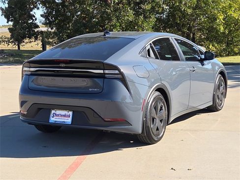 New 2026 Toyota Prius Plug-In Hybrid image 8