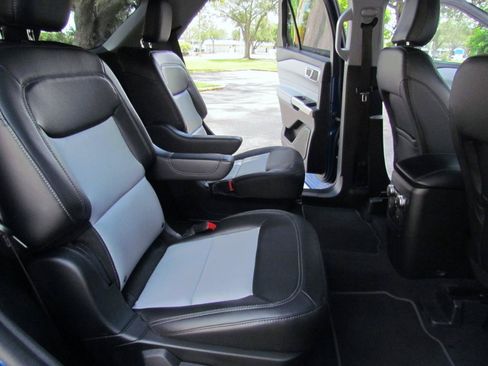 Used 2022 Ford Explorer XLT w/ Equipment Group 202A RWD image 26