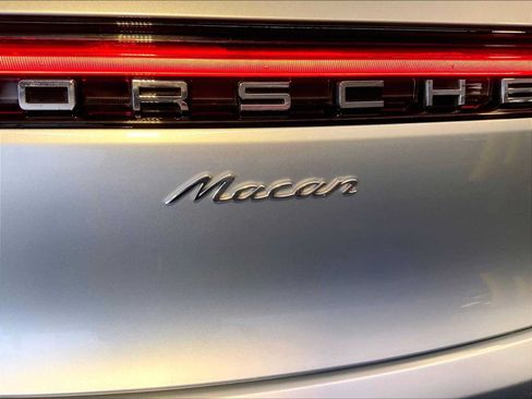 Certified 2023 Porsche Macan AWD/4WD image 35