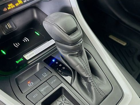 Used 2024 Toyota RAV4 XLE w/ Convenience Package image 30