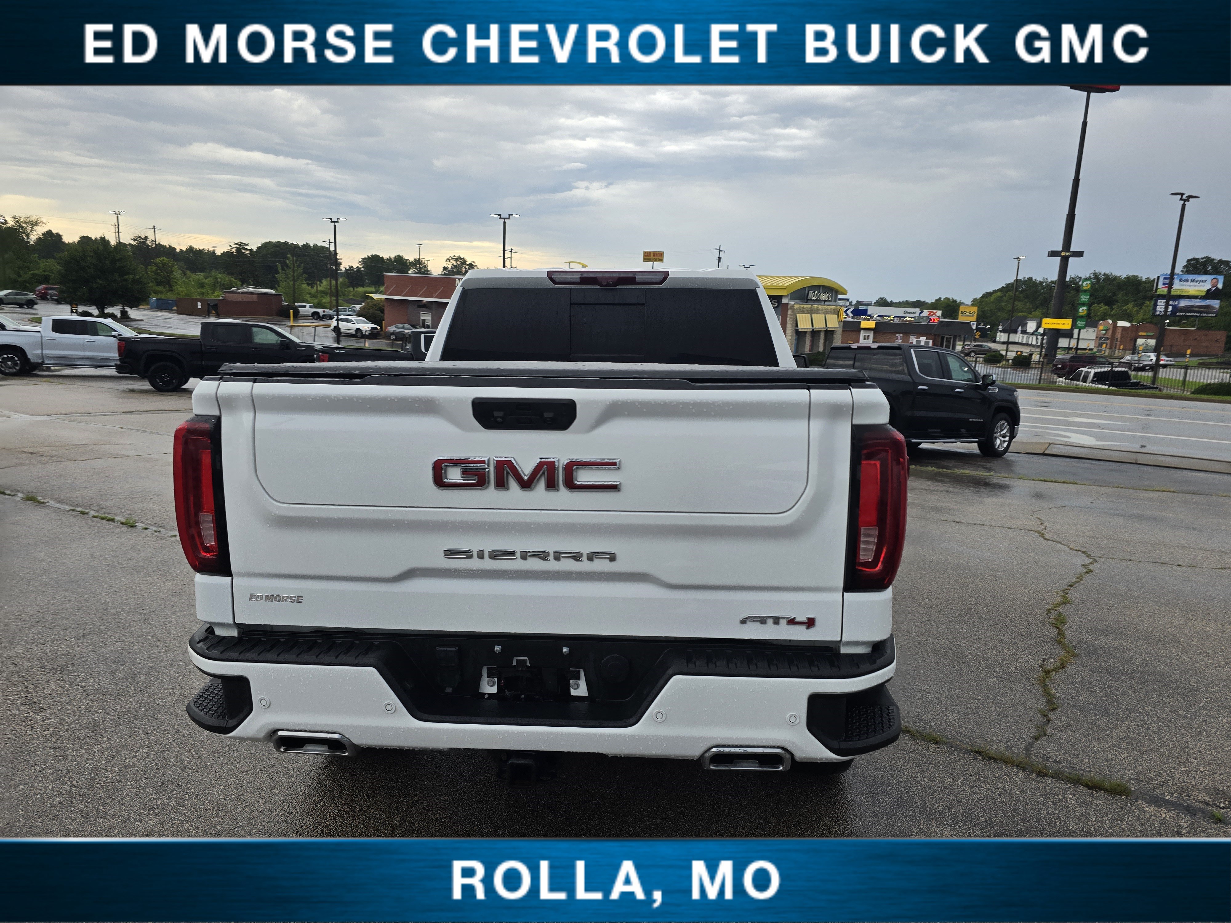 Used 2022 GMC Sierra 1500 AT4 w/ AT4 Premium Package AWD/4WD image 4