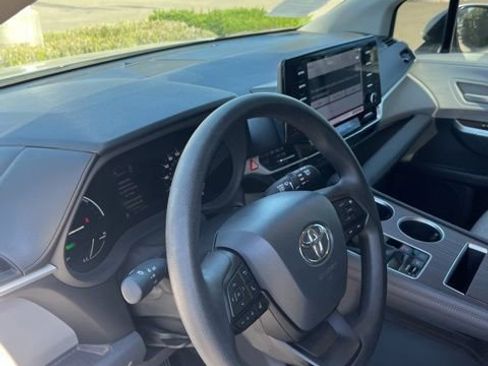 Used 2024 Toyota Sienna LE w/ LE Plus Package image 14