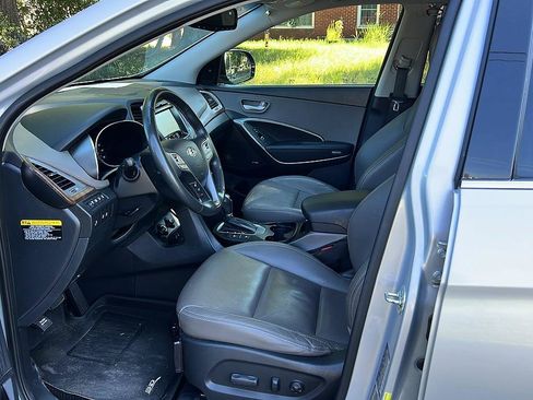 Used 2017 Hyundai Santa Fe FWD image 17