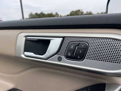 Certified 2023 Ford Explorer Limited w/ Equipment Group 301A image 19