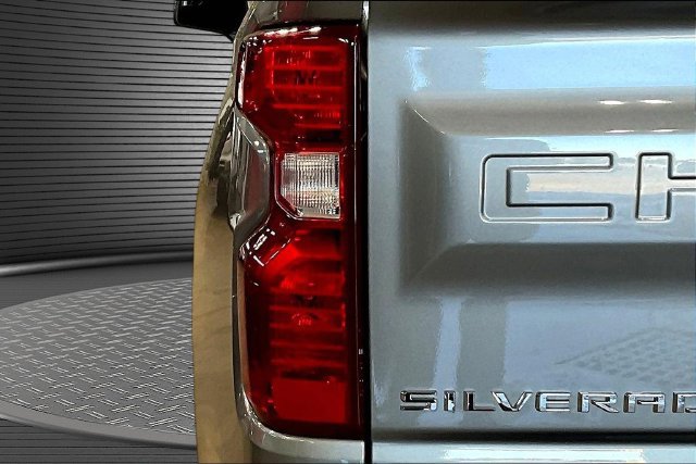 Used 2023 Chevrolet Silverado 1500 LT AWD/4WD image 23