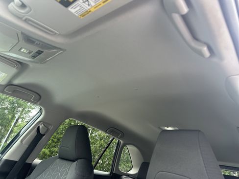 Used 2021 Toyota RAV4 XLE FWD image 28