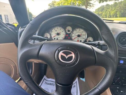 Used 2002 MAZDA MX-5 Miata RWD image 18