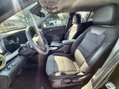 Used 2025 Chevrolet Trax LT FWD image 18