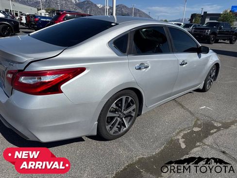 Used 2016 Nissan Altima 2.5 SR w/ LED Appearance Package FWD image 4